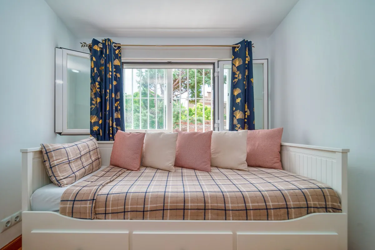 Sofa Bed vs Daybed for a Spare Room: A UK Buyer's Comparison